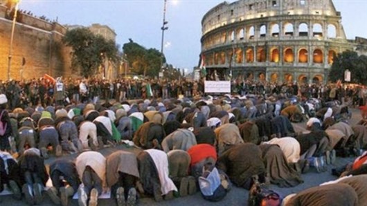 Sono gli italiani e i cattolici, non gli stranieri e gli islamici, ad aver accreditato l'islam come festa nazionale e cristiana  