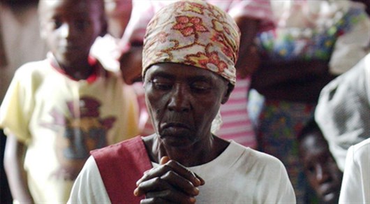 Silenzio di Papa Francesco sulla “domenica di sangue” per i cristiani in Africa. Prevale la paura di dire che l'islam è violento e va messo fuori legge dentro casa nostra