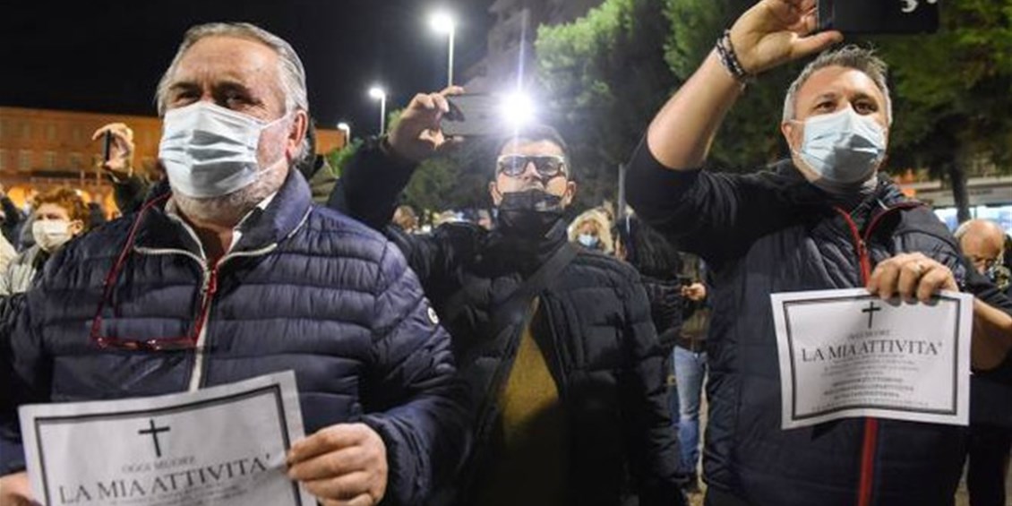 Il Governo metta fuori legge i professionisti della violenza dei “centri sociali” ma guai a reprimere la protesta pacifica degli italiani onesti