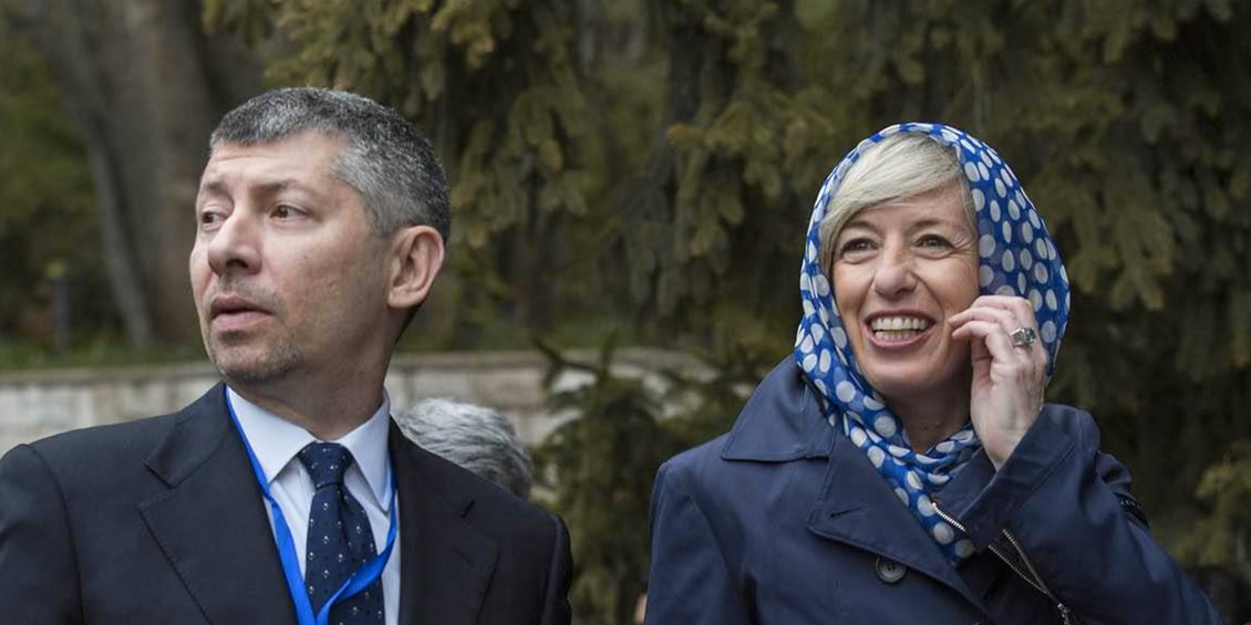 Le politicanti italiane che si mettono il velo per compiacere gli islamici offendono la dignità di tutti gli italiani