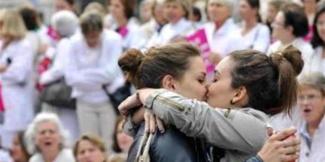 Sorpresa in Francia: gay che protestano contro le nozze gay