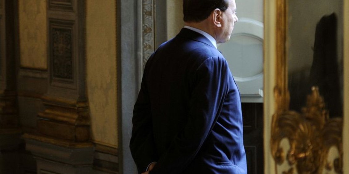 Nel 2011 ci fu un complotto per costringere Berlusconi a dimettersi. Per Napolitano si configura l’ipotesi di reato di alto tradimento e attentato alla Costituzione          