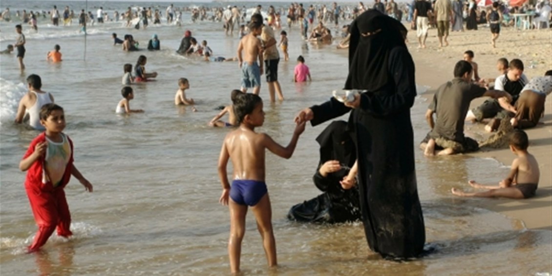 Beach steward, team senza donne  «Per non offendere i musulmani»