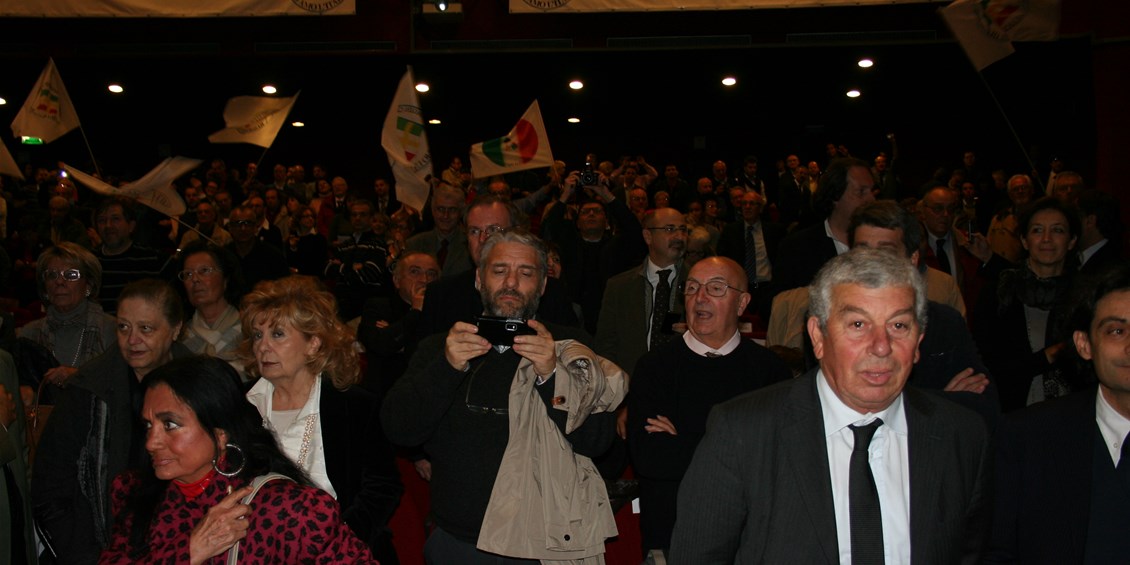 Magdi Cristiano Allam indice una manifestazione a Piazza Montecitorio a Roma venerdì 14 dicembre per denunciare l'esclusione dei nuovi movimenti politici dalle Elezioni politiche del 2013